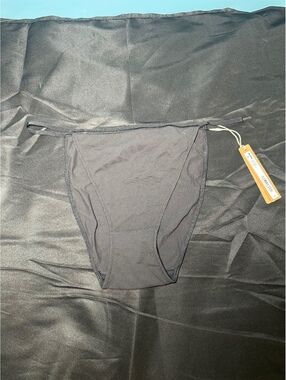 Skims Fits Everybody String Bikini Bottom in Onyx, Size 3X [COPY]